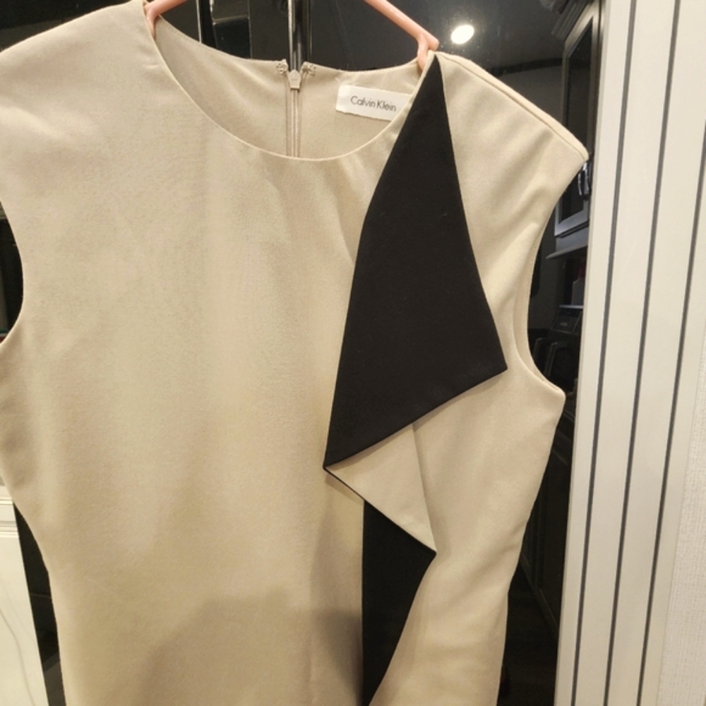 CALVIN KLEIN RUFFLE DRESS - Picture 2 of 8